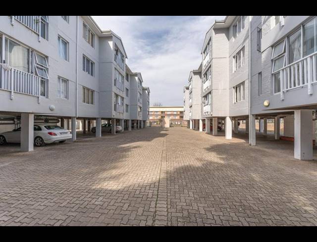 2 BEDROOM APARTMENT FOR SALE IN WEST HILL